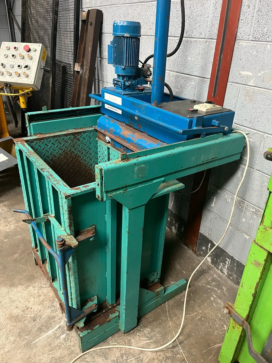 Cardboard / plastic baler compactor recycling - Image 1