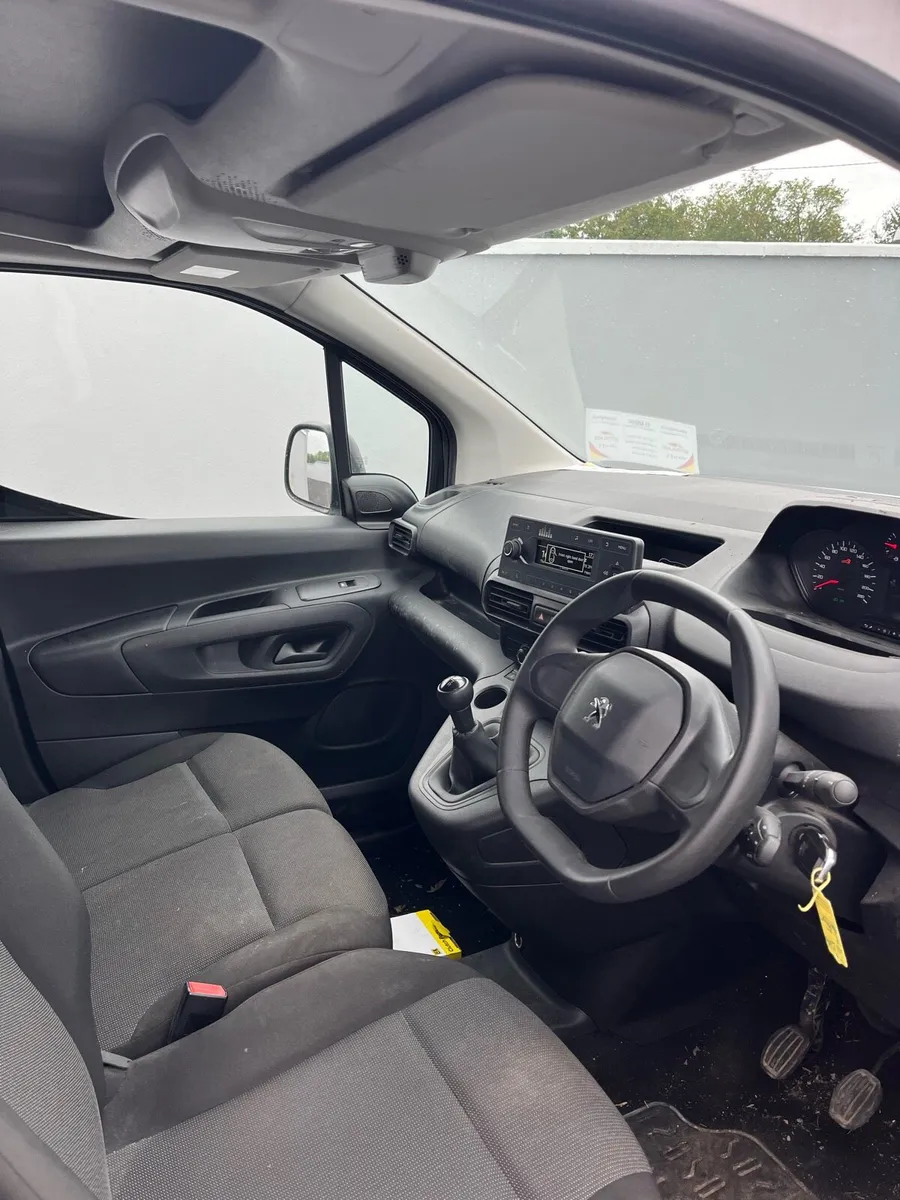 Peugeot Partner 211 LWB Twin Slide 3 seat no vat - Image 3