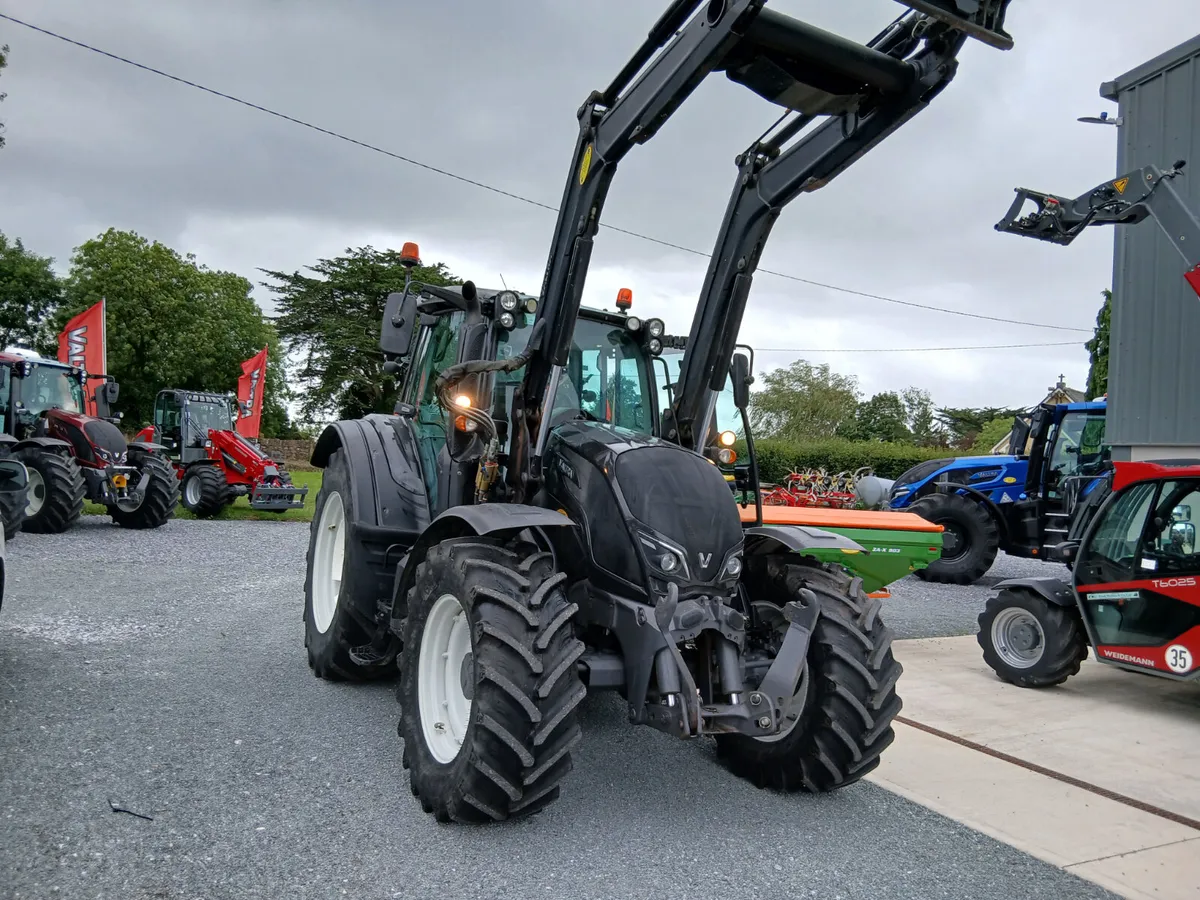 Valtra N154 & loader - Image 2