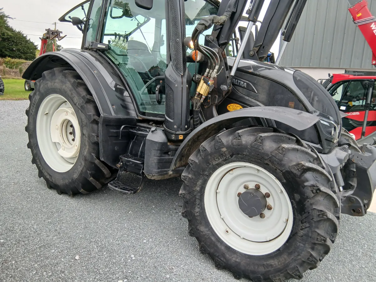 Valtra N154 & loader - Image 3