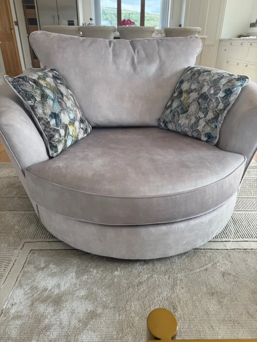 Swivel Chair - Image 2