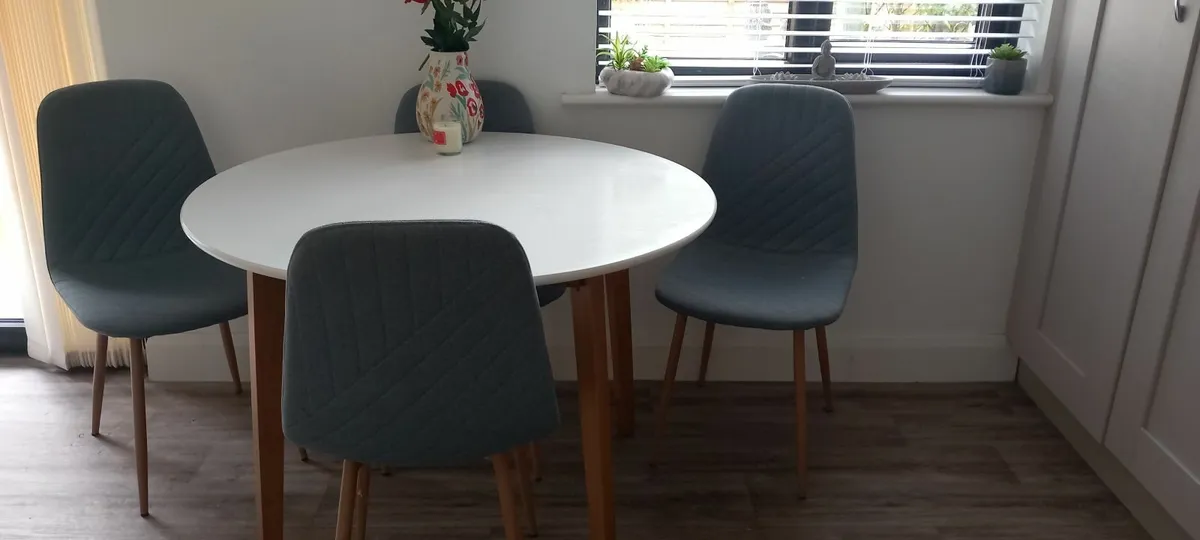 Table & chairs
