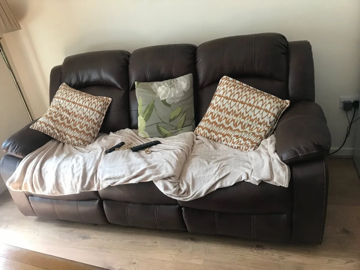 3 seater brown leather recliner - Image 1