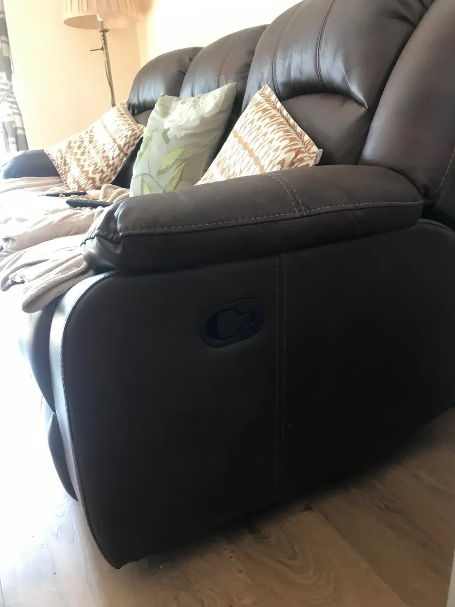 3 seater brown leather recliner - Image 2