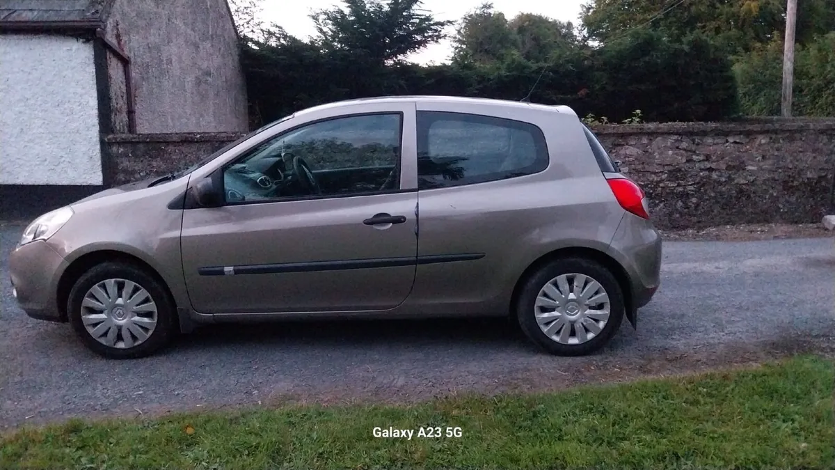 Renault Clio 2012 - Image 2