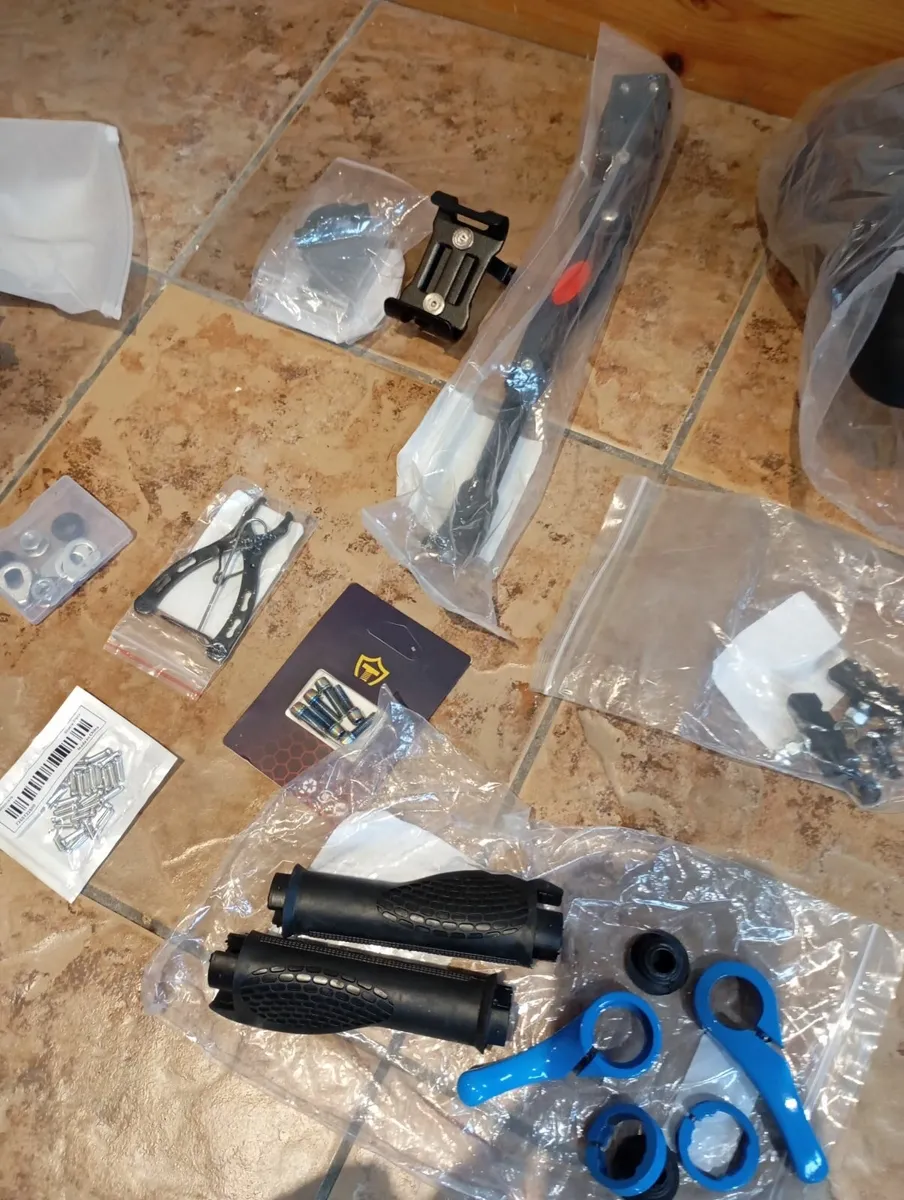Selection of new bike parts - Image 3