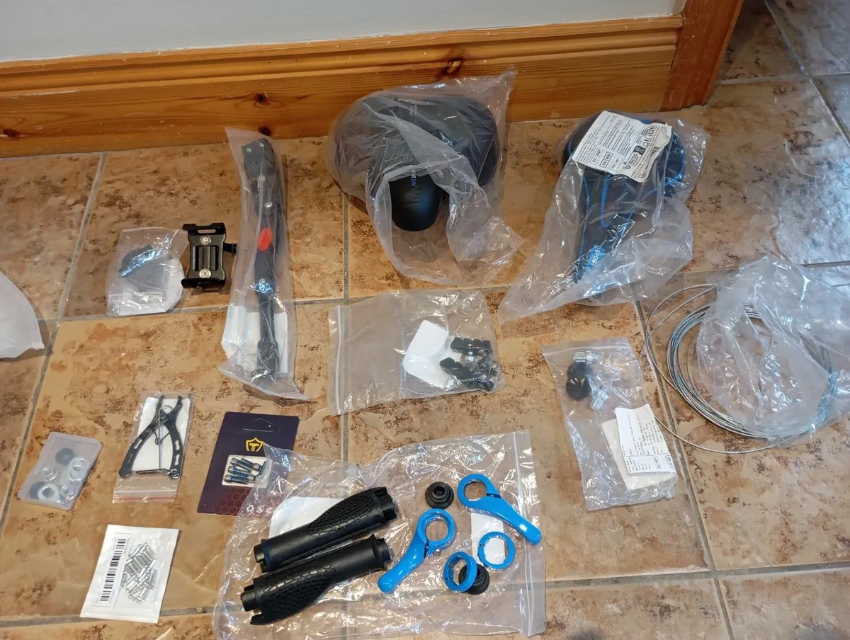 Selection of new bike parts - Image 4