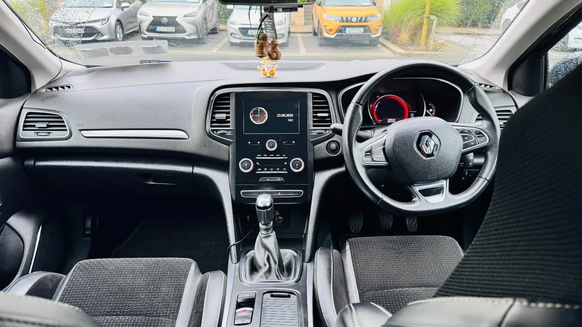 Renault Megane 2017 - Image 2