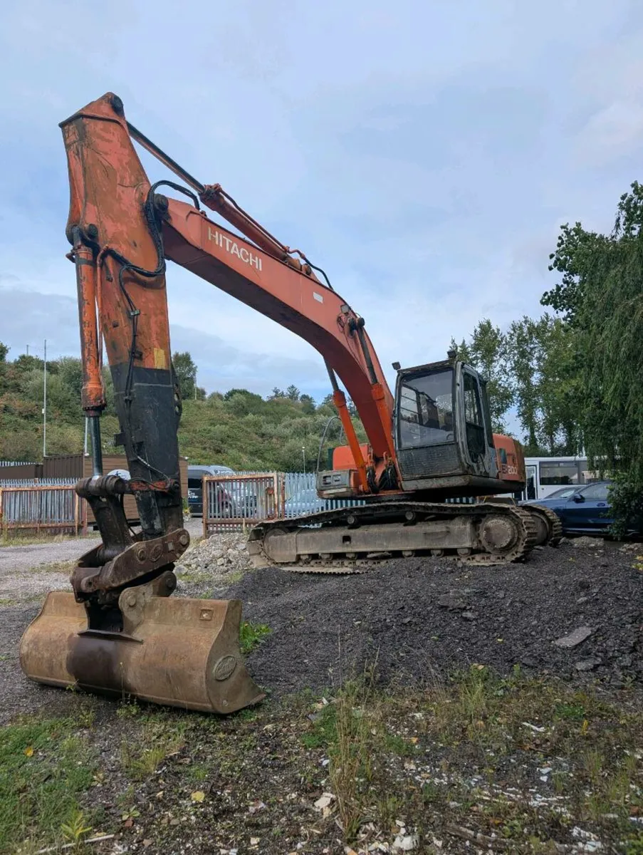 Hitachi Ex200-5 Digger - Image 2