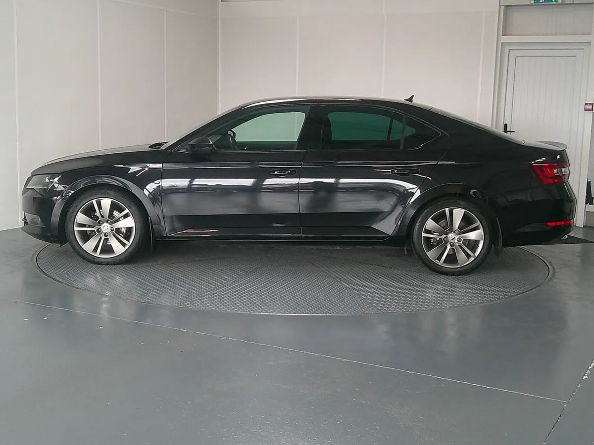 Skoda Superb 2018 - Image 4