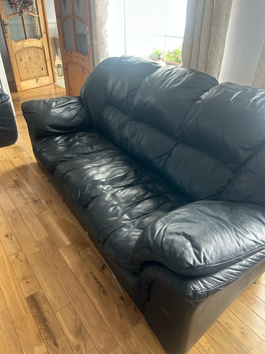Black leather couch - Image 3