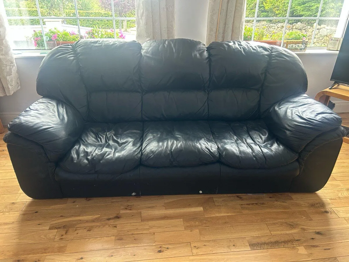 Black leather couch - Image 1