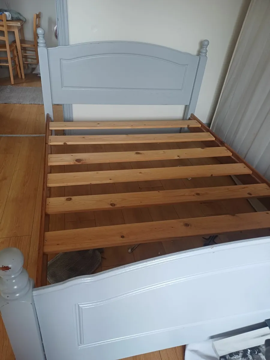 Bed - Image 1