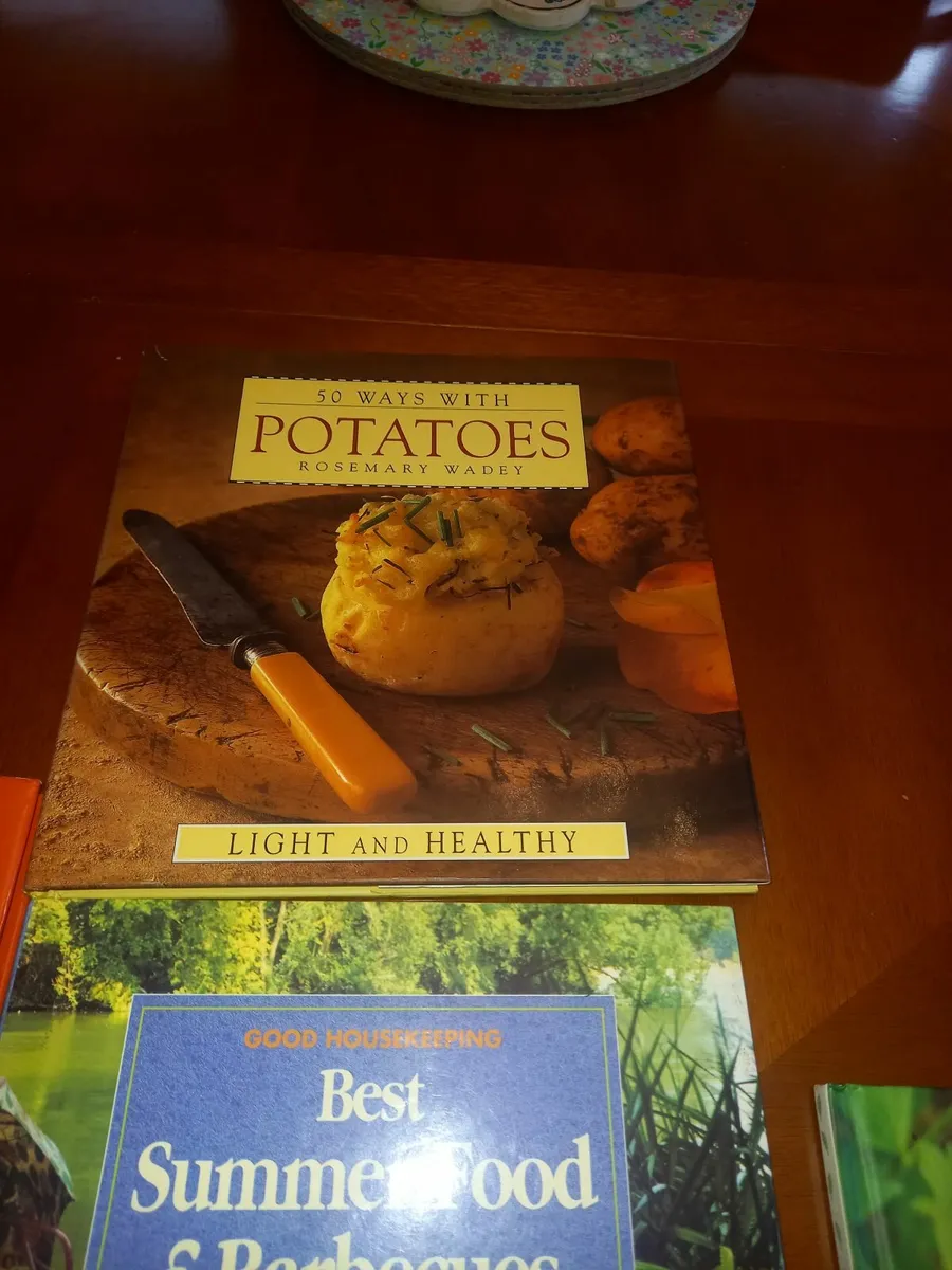 cook books plus cook book stand - Image 1