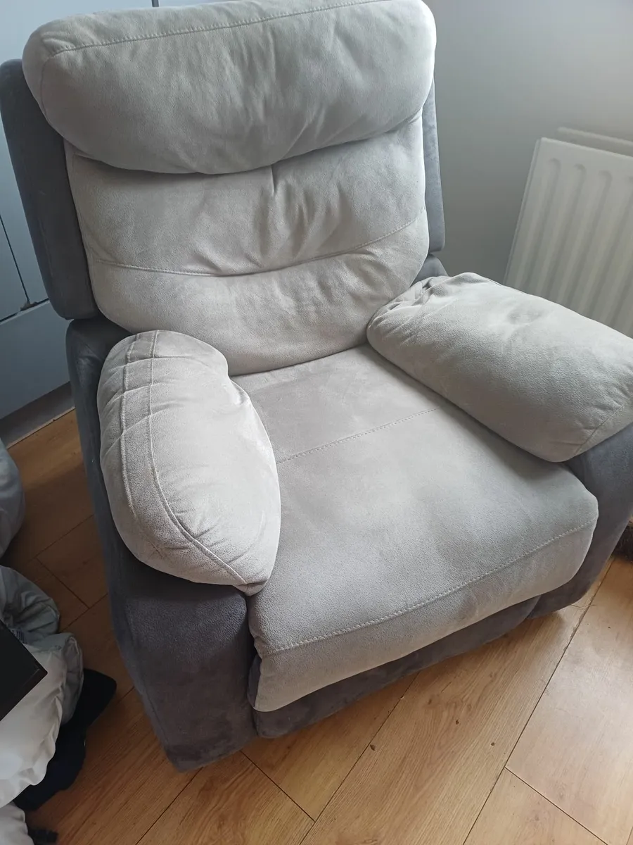 Recliner chair - Image 1