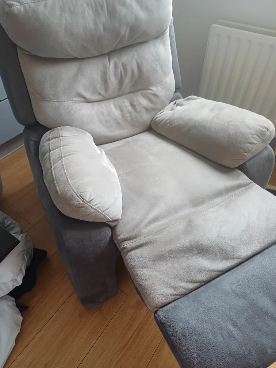 Recliner chair - Image 2