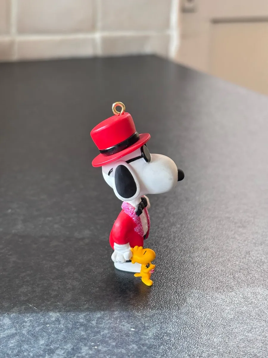 Snoopy Joe Cool ornament - Image 4