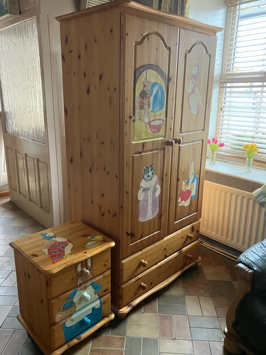 Wardrobe and matching Locker