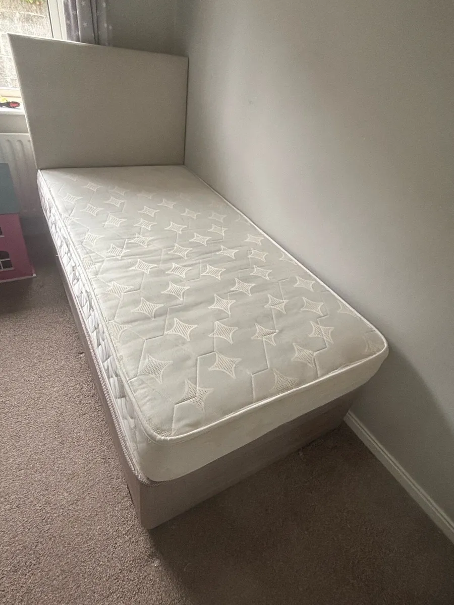 Single bed with Mattress and headboard - Image 2