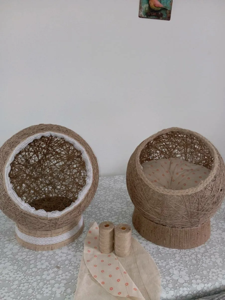 Unusual cat beds for sale - Image 1