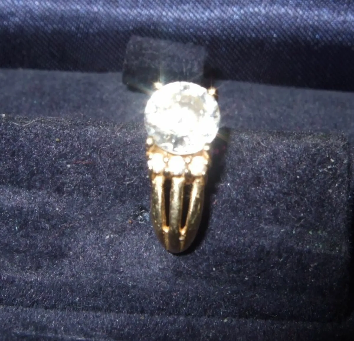 Vintage Gemset 14ct Gold Single Ear Stud - Image 4
