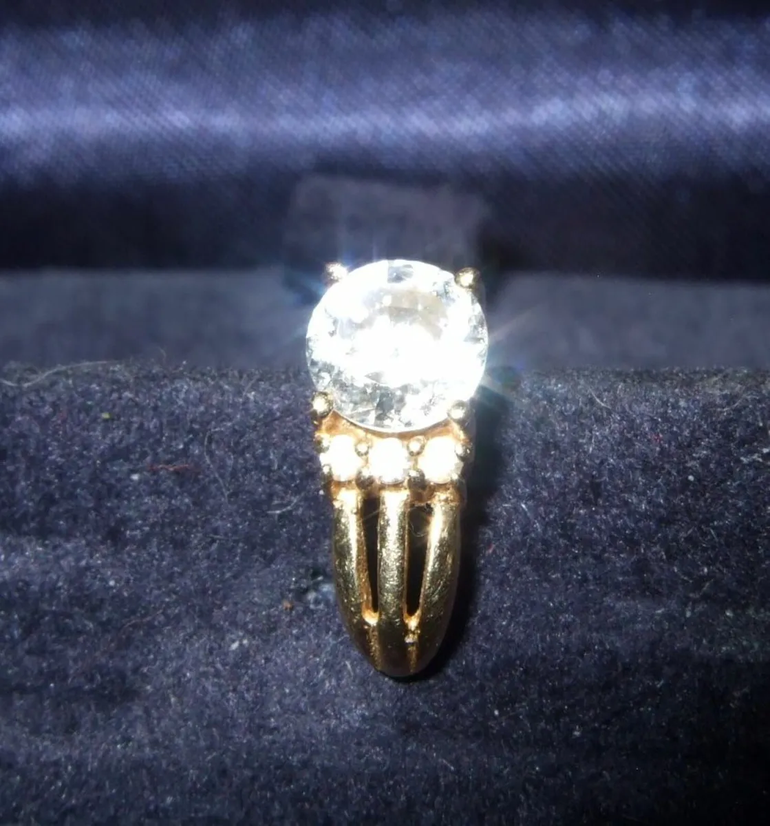 Vintage Gemset 14ct Gold Single Ear Stud - Image 1