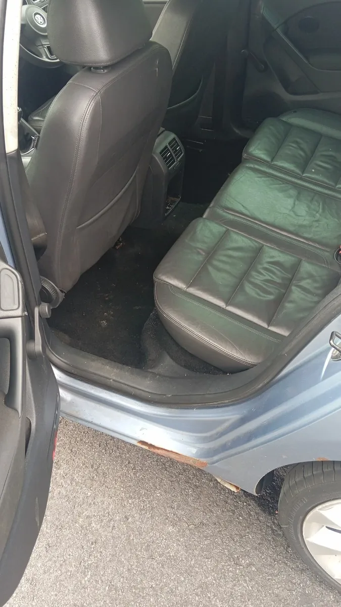 Volkswagen Golf 2010 - Image 2