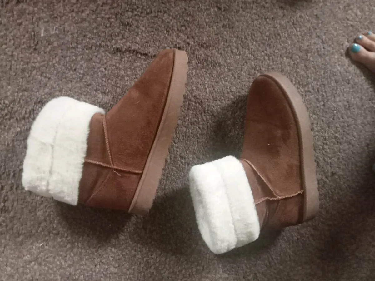 Ladies fluffy boots bundle size 5 - Image 2
