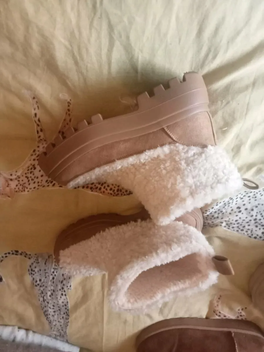 Ladies fluffy boots bundle size 5 - Image 4