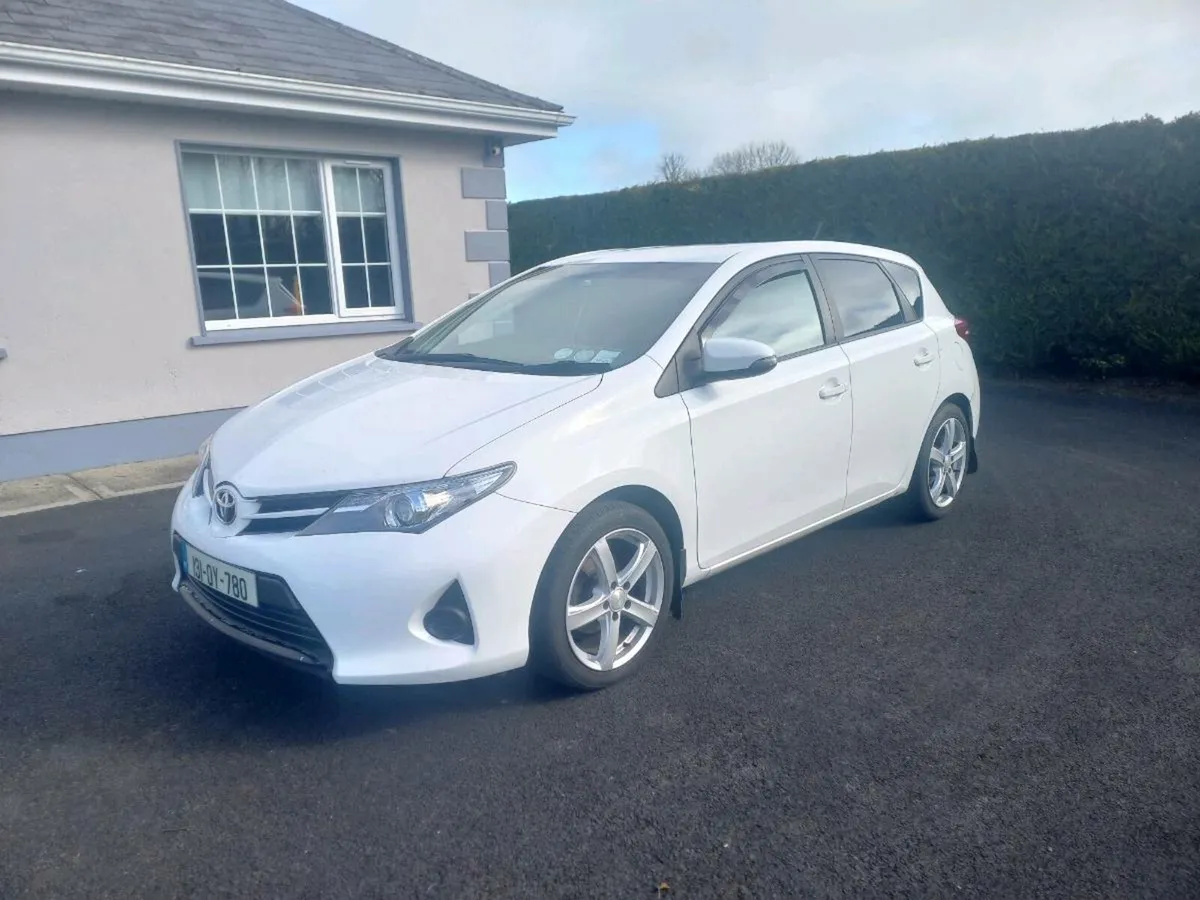 Toyota Auris van - Image 2
