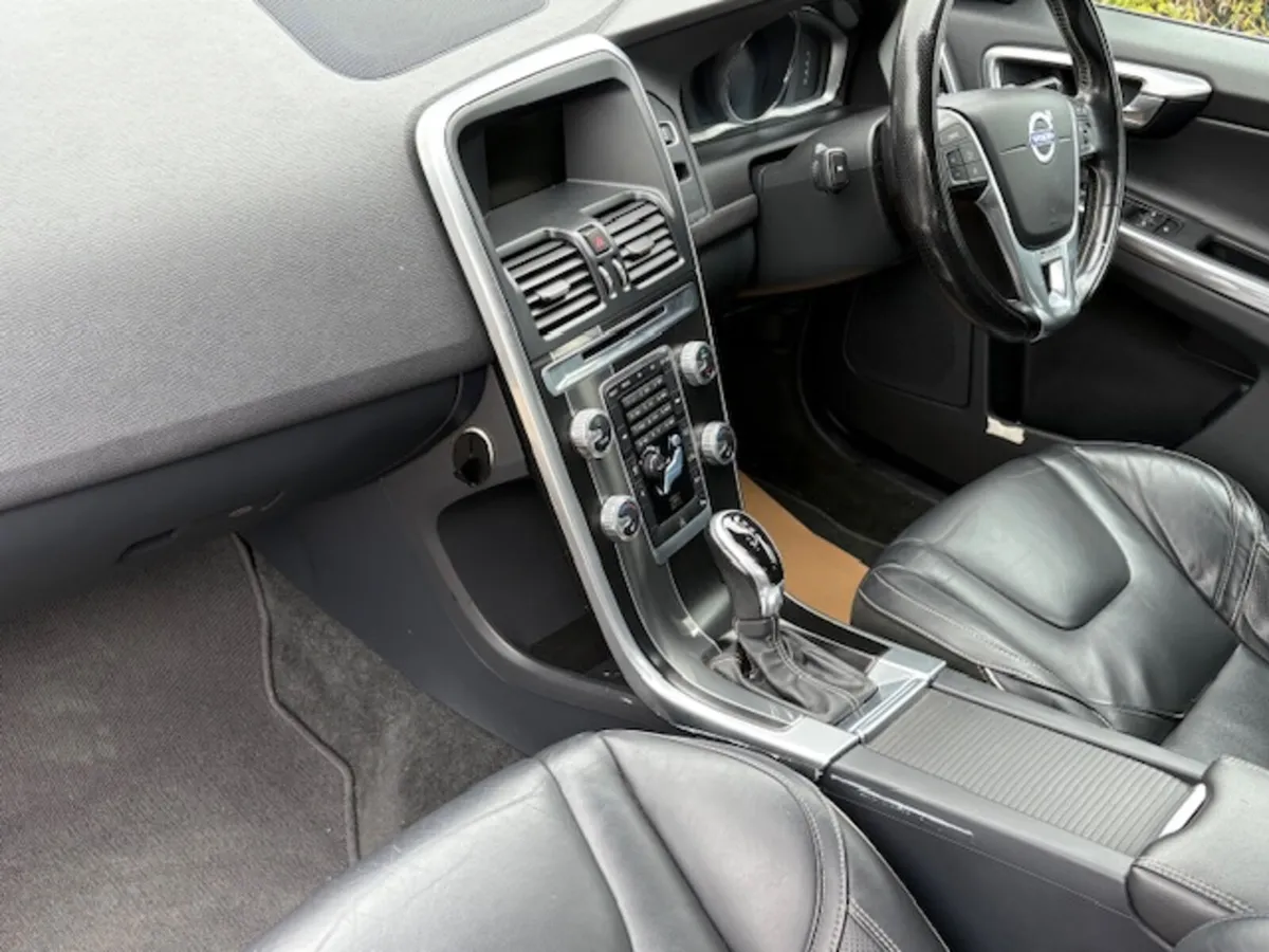 Volvo XC60 2016 Auto D4 R DESIGN - Image 4