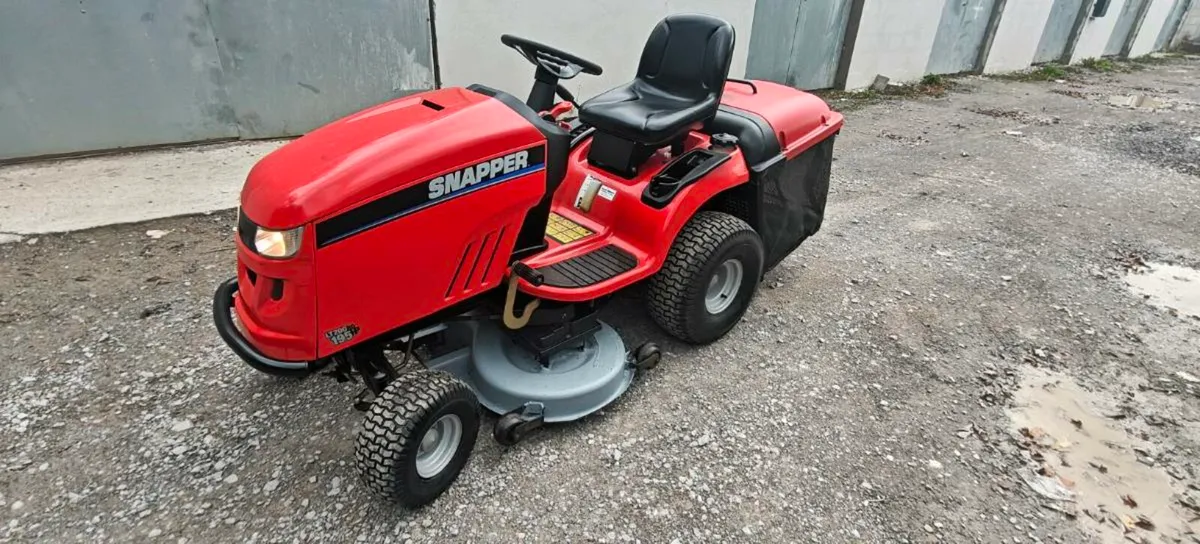 Snapper lt200 ride on mower - Image 1