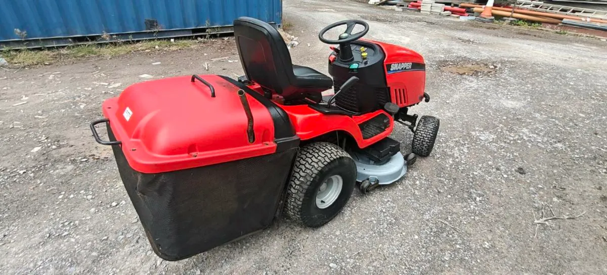 Snapper lt200 ride on mower - Image 3