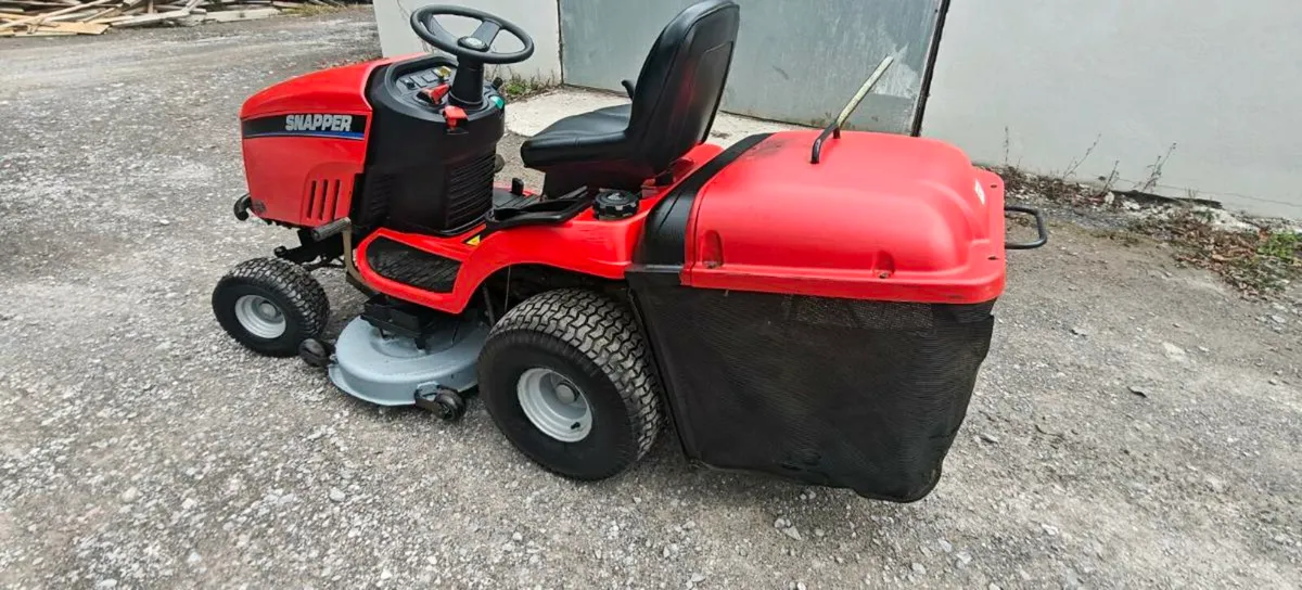 Snapper lt200 ride on mower - Image 4