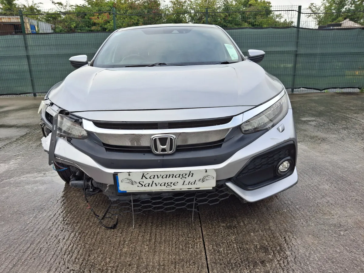 2019 Honda Civic  Prestige pack - Image 2