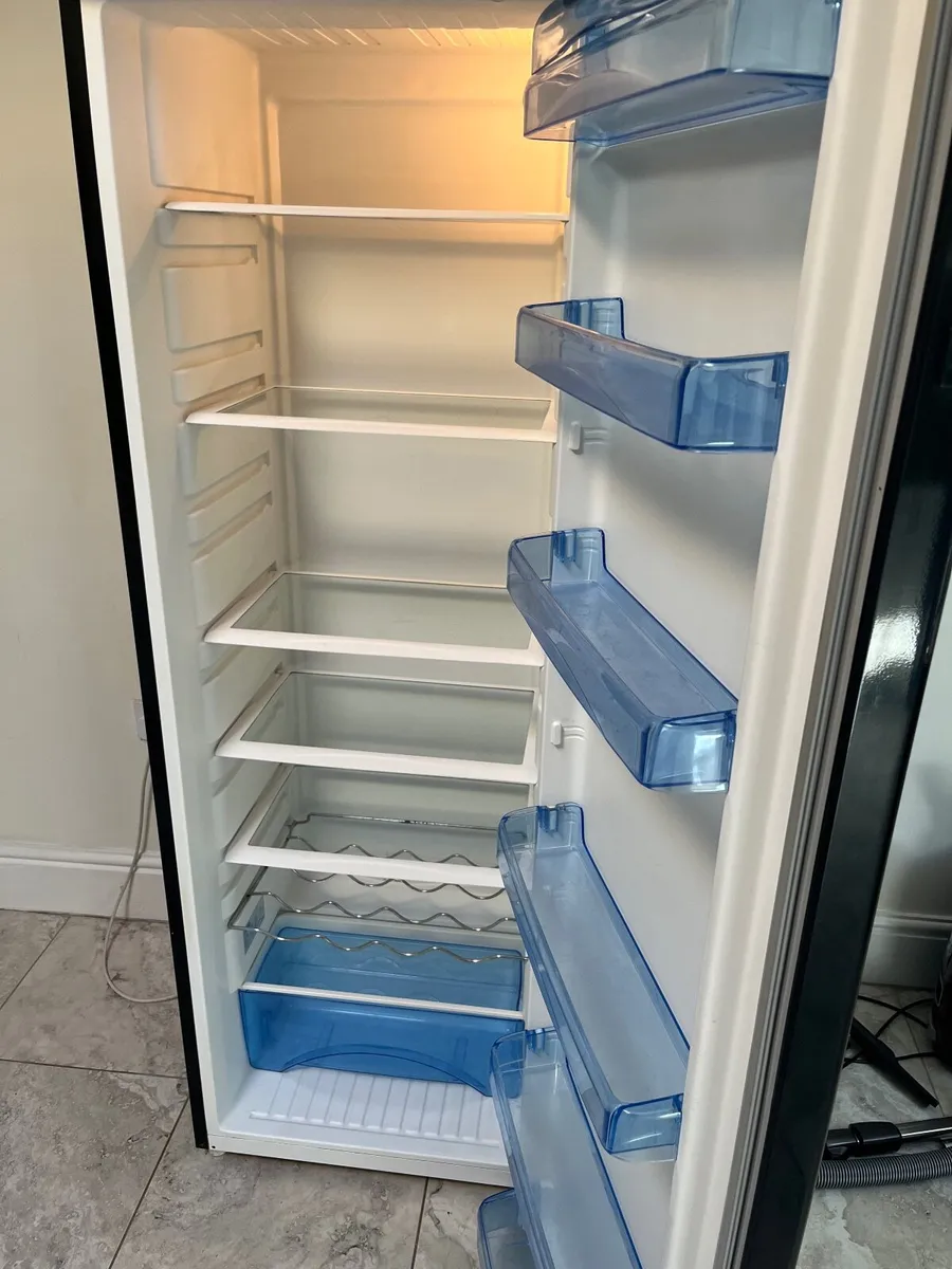 Black gloss Larder fridge - Image 3
