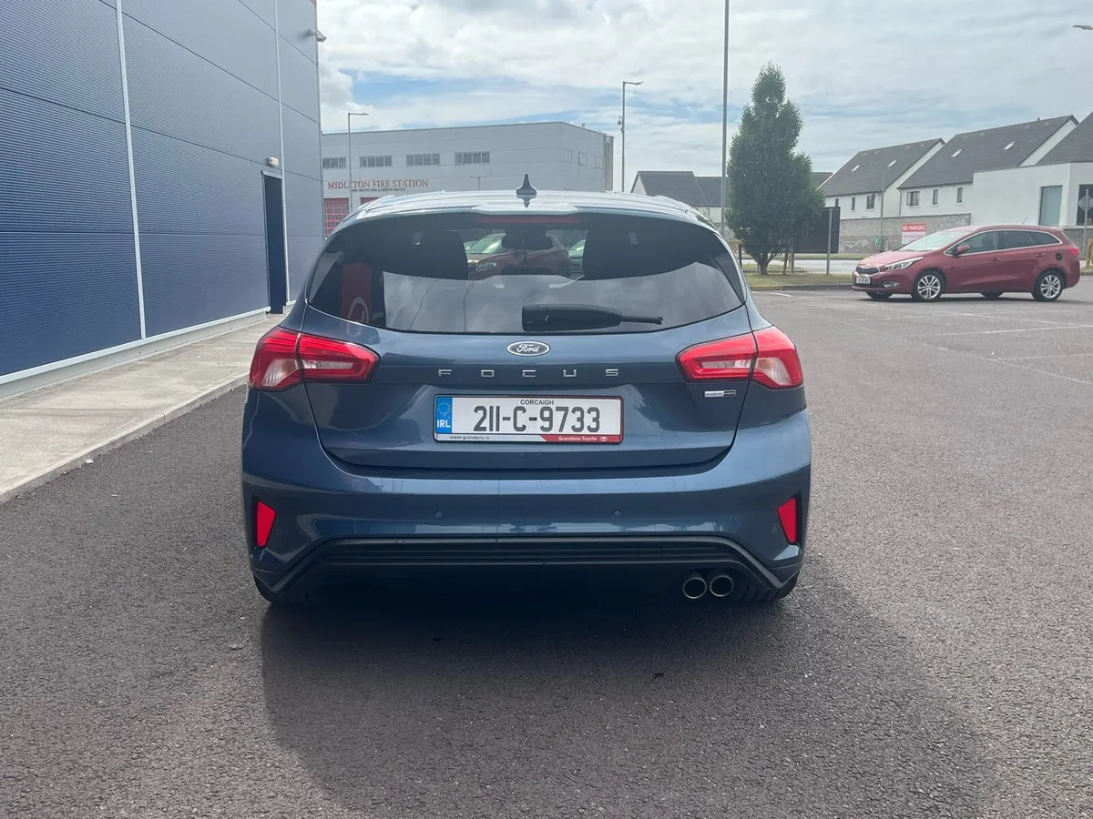 2021 Ford Focus ST-Line - Image 3