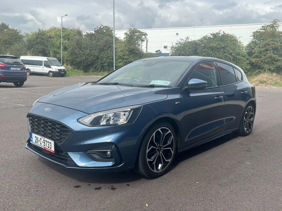 2021 Ford Focus ST-Line - Image 4