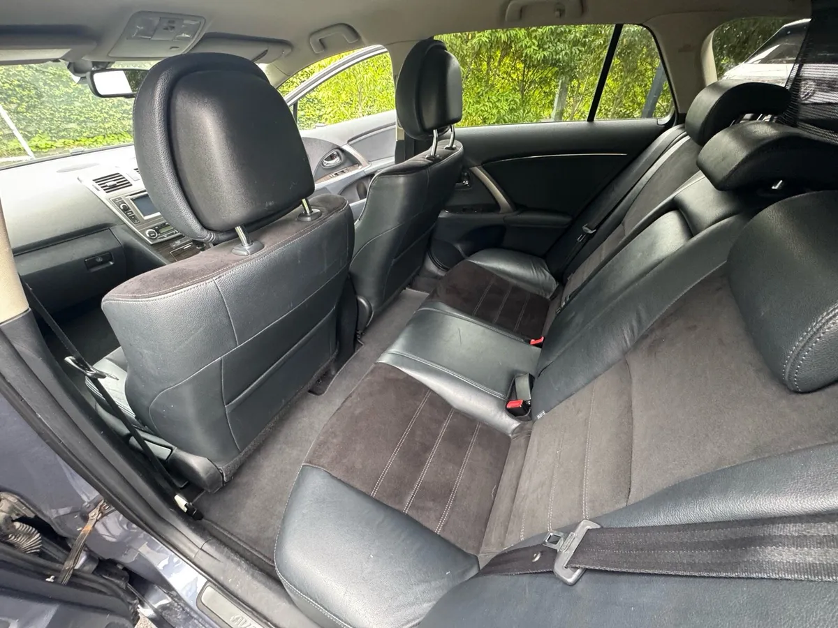 Toyota Avensis Estate - Image 4