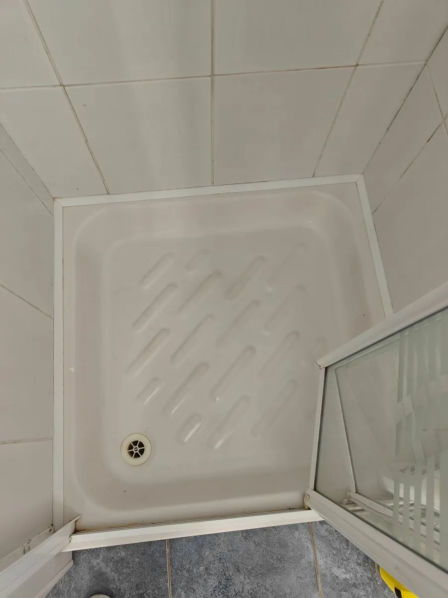Bathroom suite - Image 3