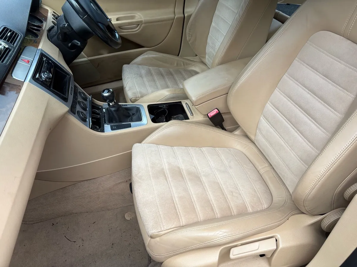 Volkswagen Passat - Image 3