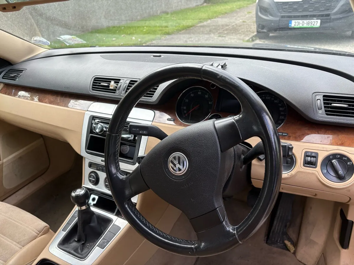 Volkswagen Passat - Image 4