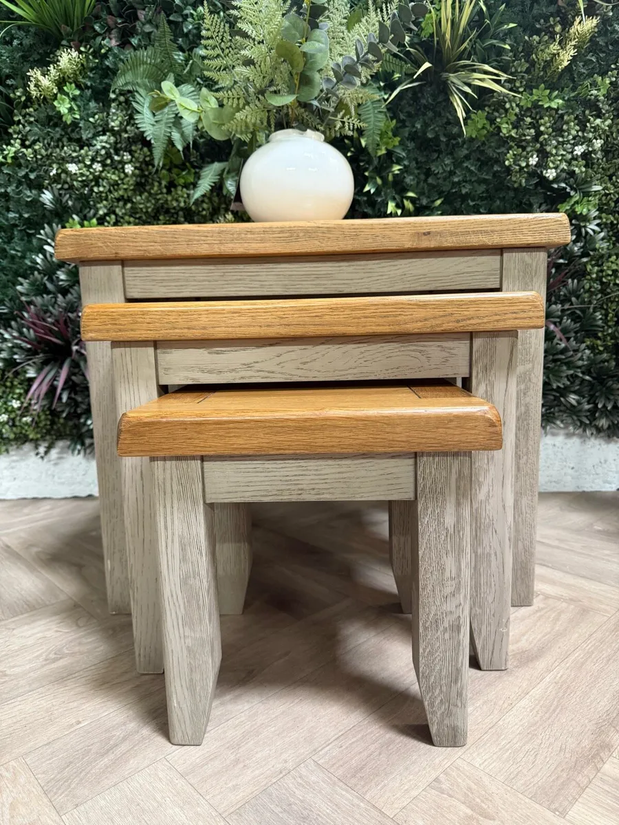 Oak nest of tables - Image 3