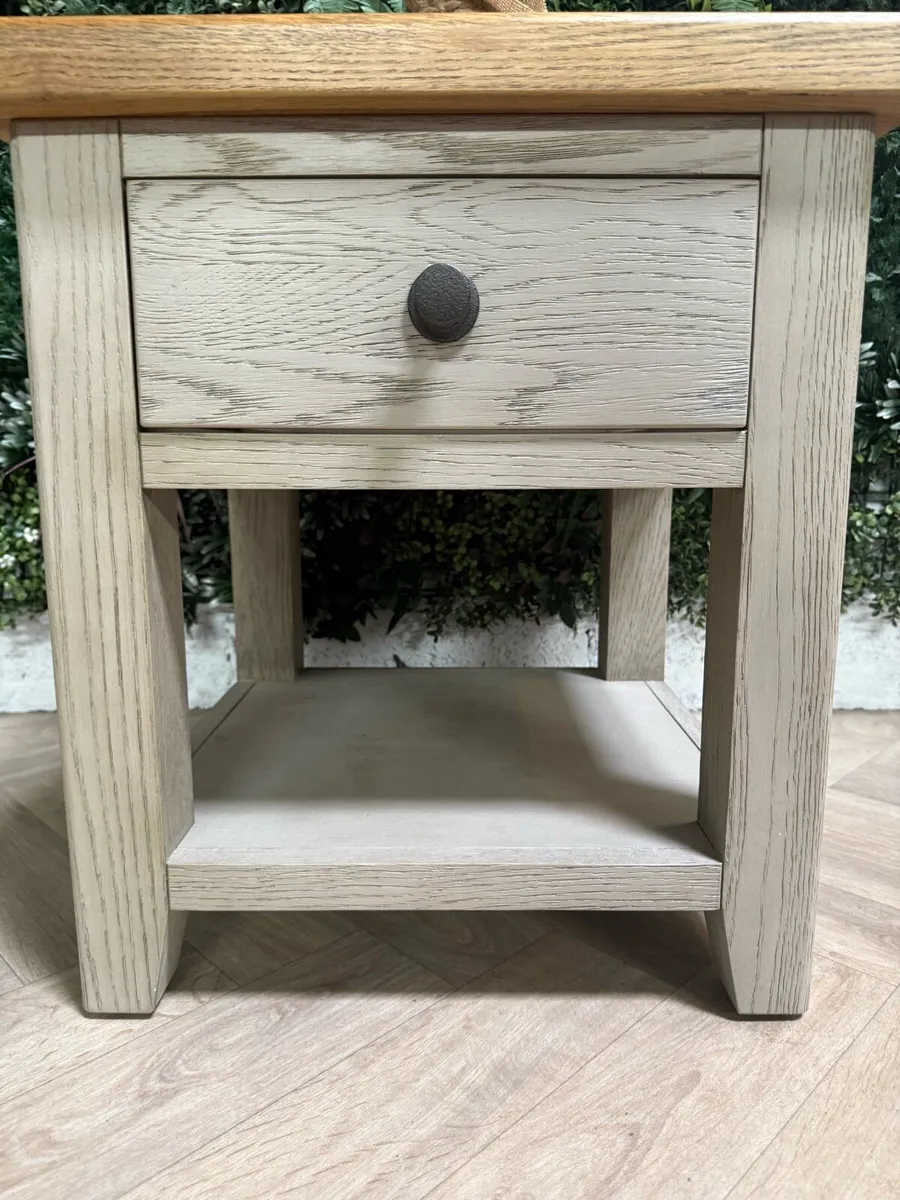 Oak lamp table - Image 3