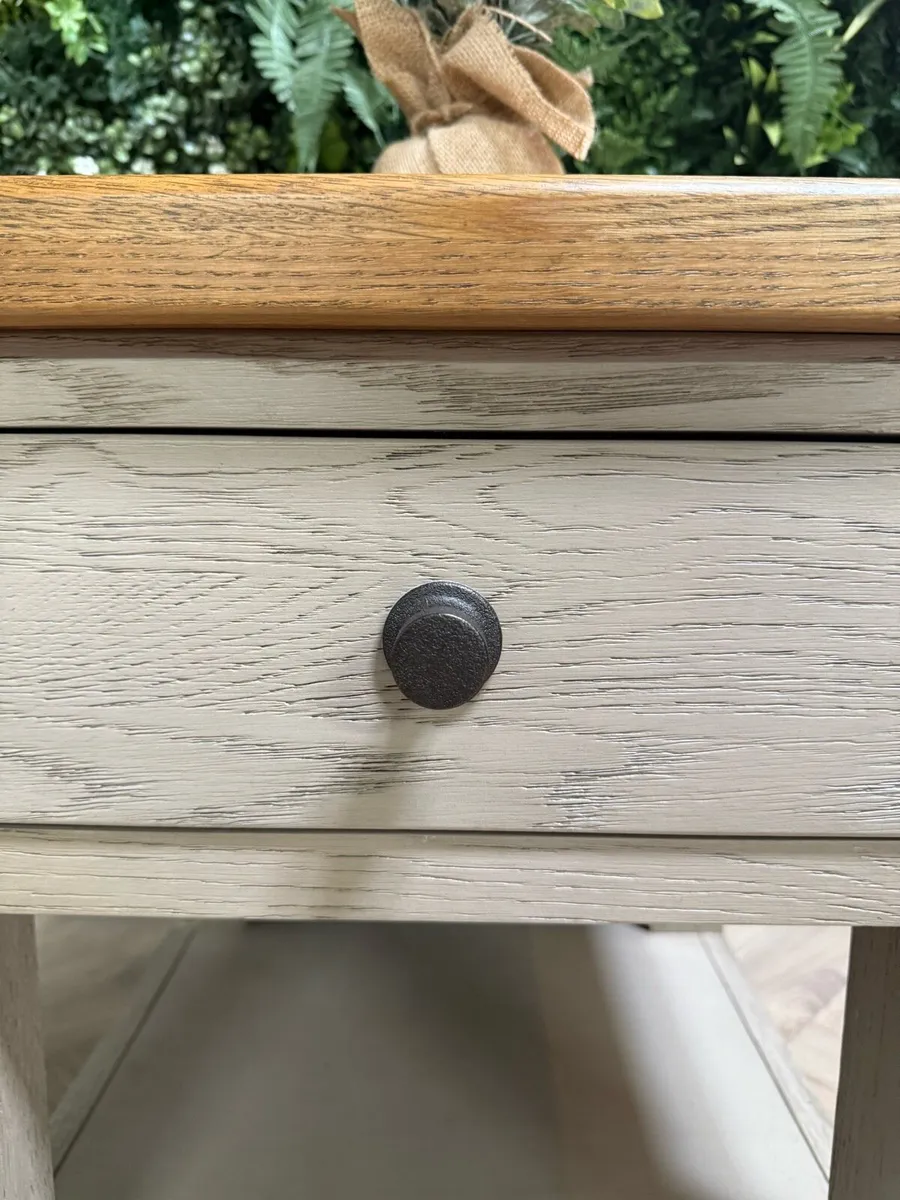 Oak lamp table - Image 4
