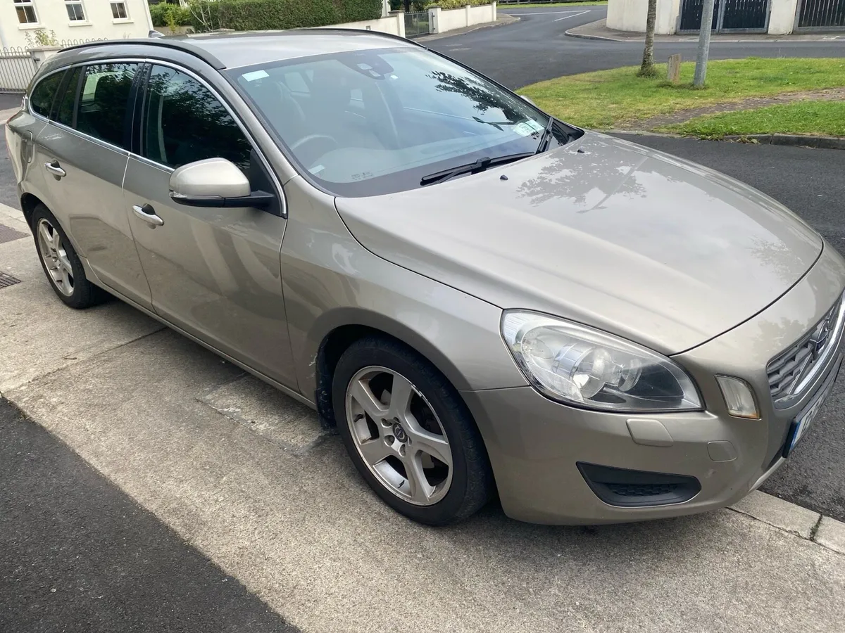 Volvo V60 2012 1.6d - Image 1