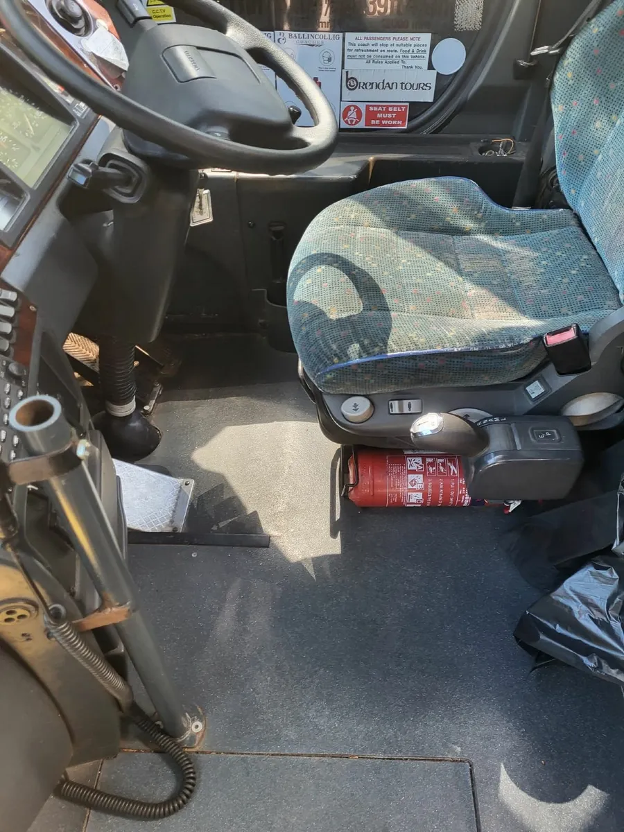 2005 Volvo B12M Plaxton Paragon Coach for Breaking - Image 3