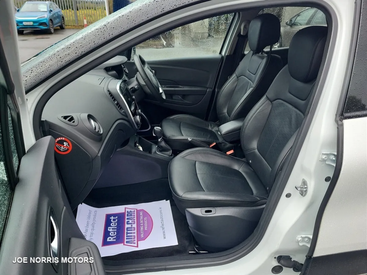 Renault Captur SIGNATURE X NAV DCI 90 4DR AUTO - Image 4