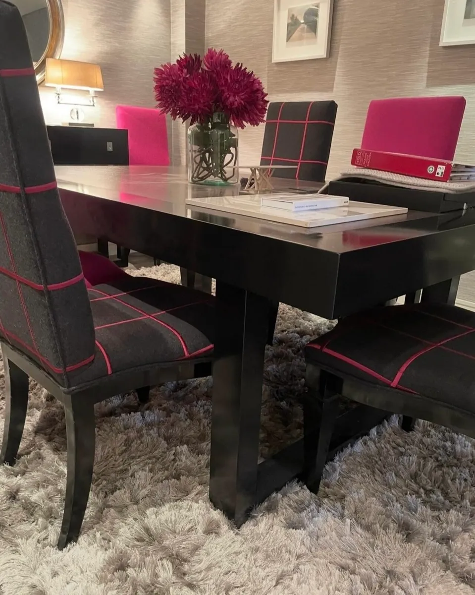 Dining room table and chairs - Image 1