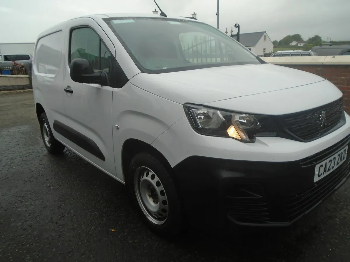 2023 Peugeot Partner PROFESSIONAL 100HP. - Image 1